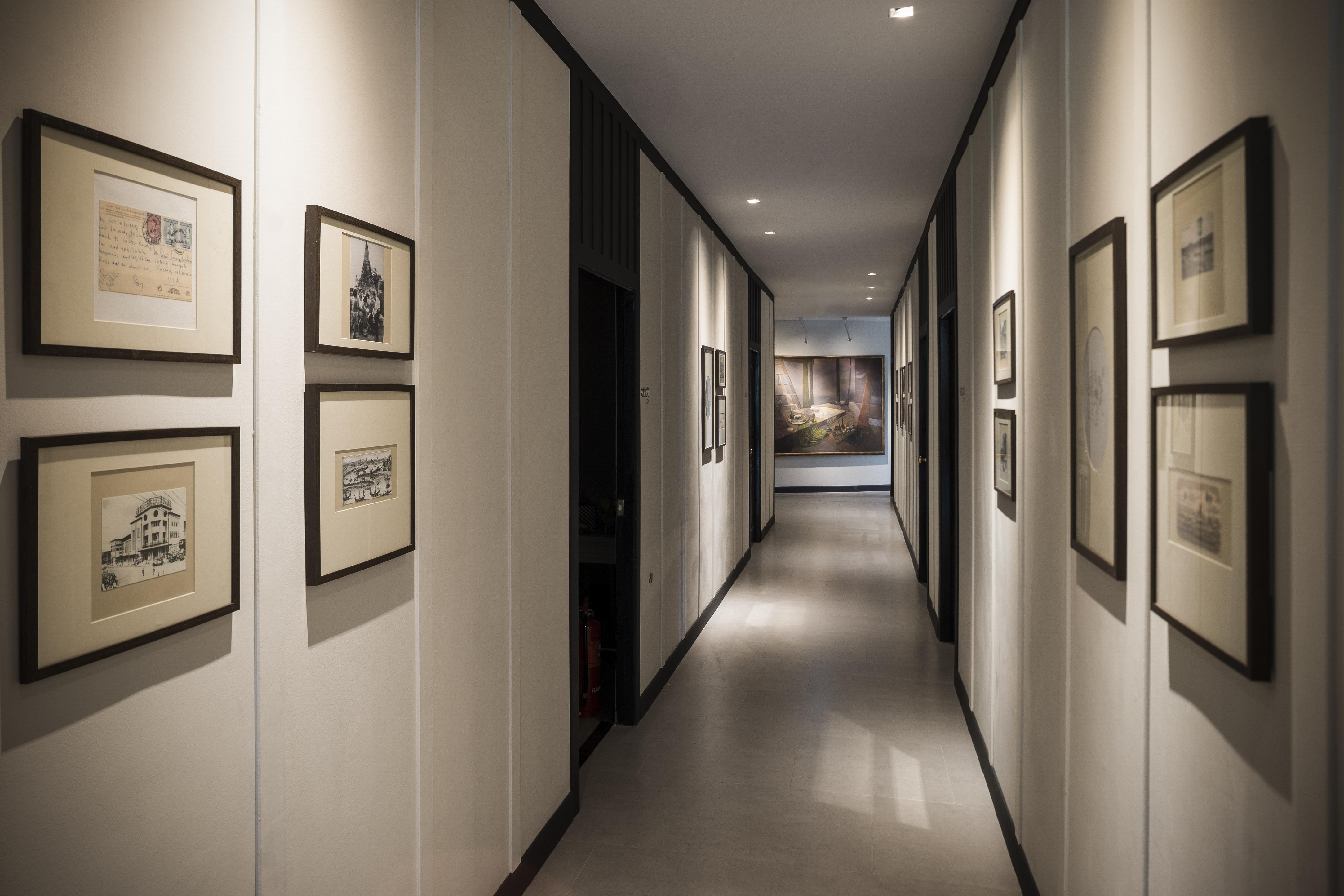 The Raweekanlaya Bangkok Kültér fotó Corridor of the hotel