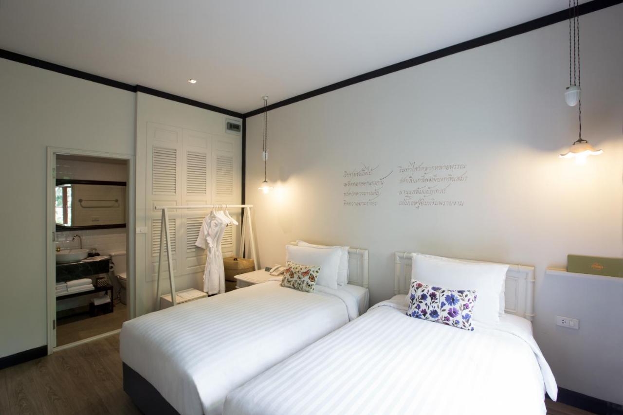 The Raweekanlaya Bangkok Kültér fotó Deluxe Room