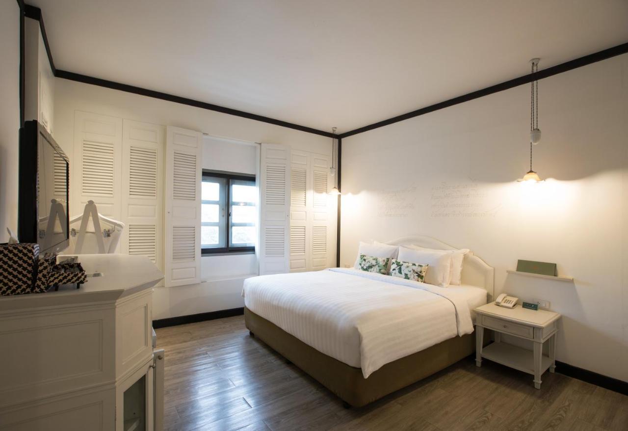 The Raweekanlaya Bangkok Kültér fotó A bedroom at the hotel