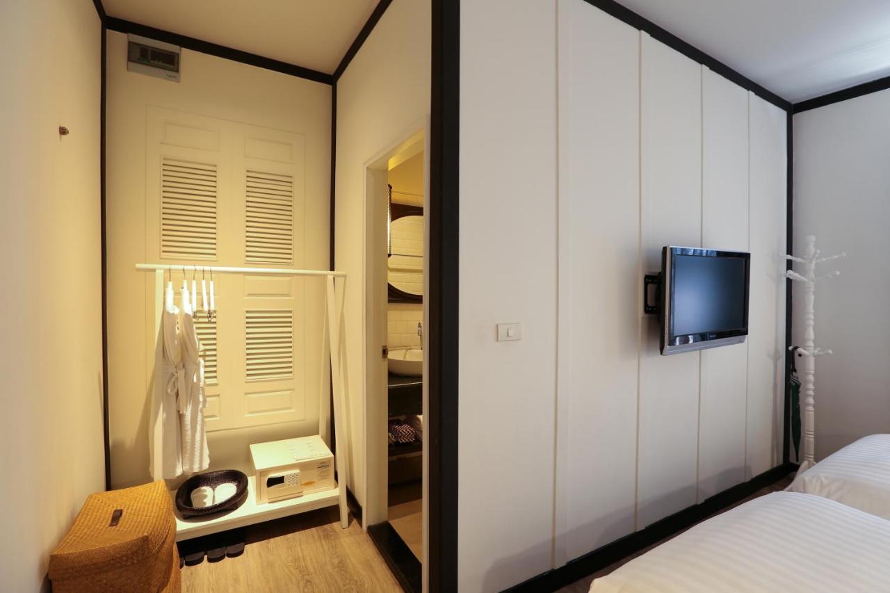 The Raweekanlaya Bangkok Kültér fotó A room at the hotel