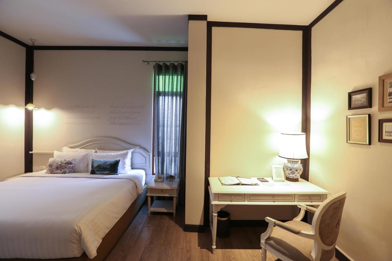 The Raweekanlaya Bangkok Kültér fotó A room at the hotel