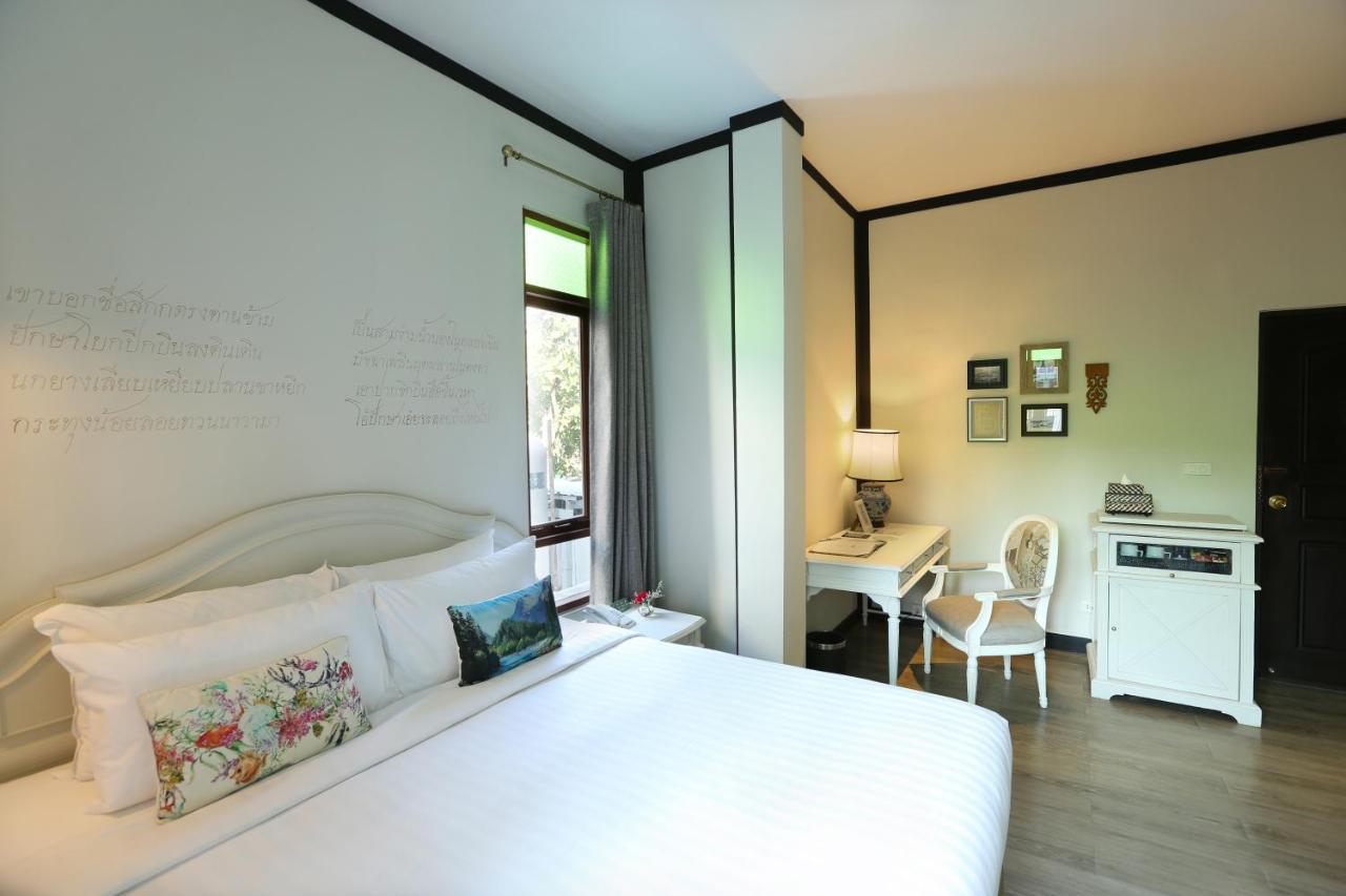 The Raweekanlaya Bangkok Kültér fotó Deluxe Room