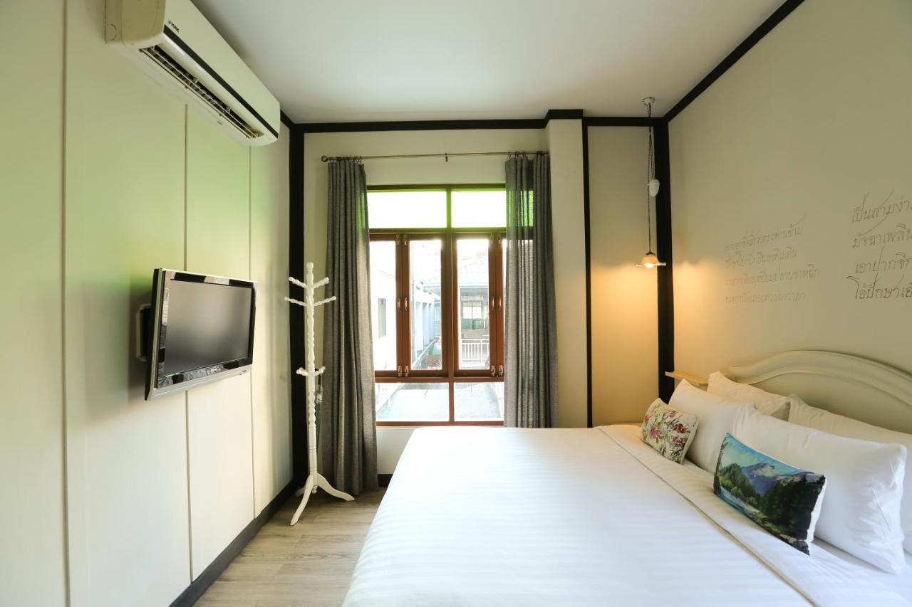 The Raweekanlaya Bangkok Kültér fotó Deluxe Room